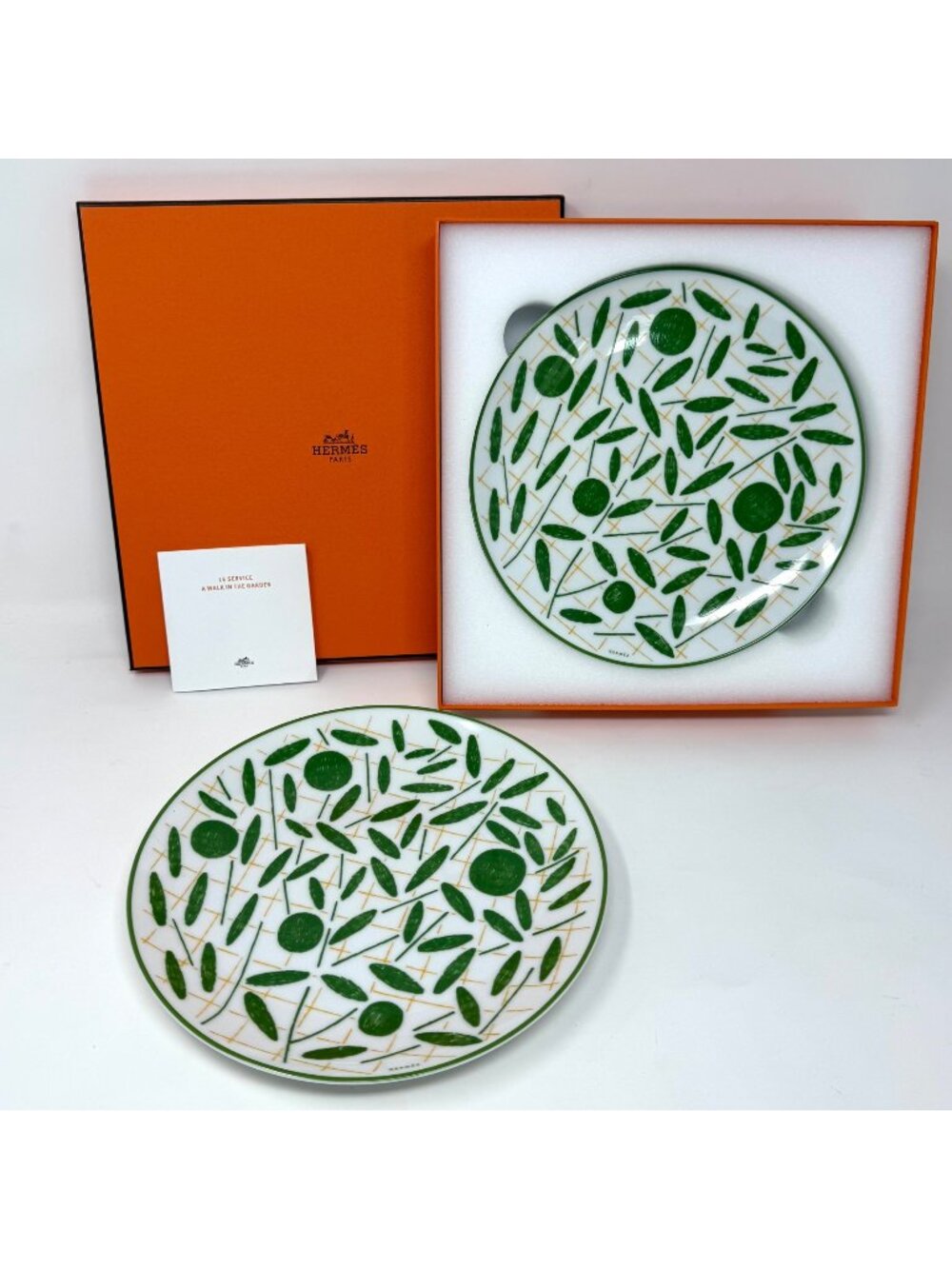 Hermes Round Porcelain A Walk In The Garden Set of 2 Dessert Plates